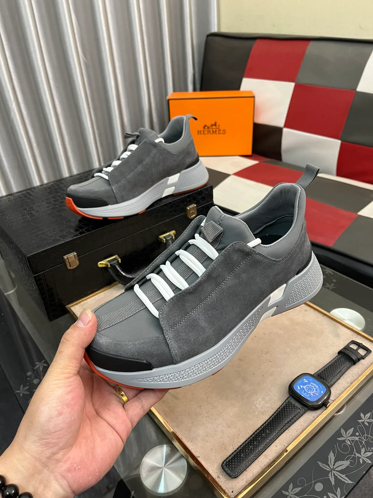 Men's shoes 💰: 560⌚️⌚️[Hermes] New sports shoes Hermès are the most comfortable shoes, no one else⃣️, they are very light on the feet and very good-looking, you will not feel tired when you go shopping and running around 👍 Very light and comfortable, extremely light, perfect for both sports and leisure! It’s up to you to choose, there’s always what you want~ Comes with a full set of packaging gift bags and invoices ✔️Fabric: imported first-layer cowhide ✔️Inner lining: breathable mesh ✔️Outsole: genuine leather bottom ✔️Size: Men 38-44 (45 custom-made) 5️⃣colors available